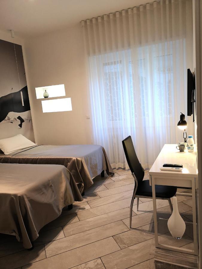 Tre R Eur Bed & Breakfast Rome Bagian luar foto