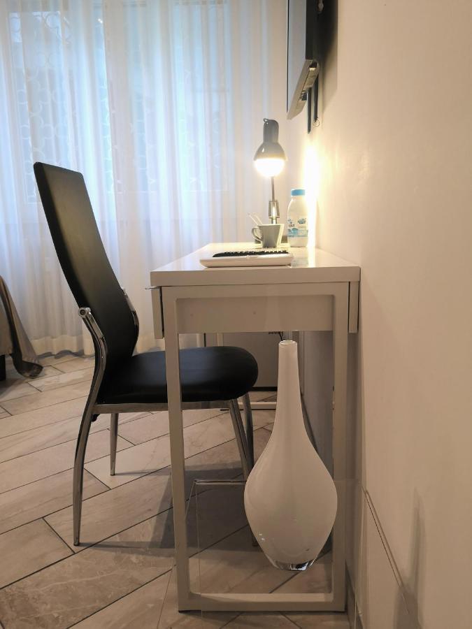 Tre R Eur Bed & Breakfast Rome Bagian luar foto